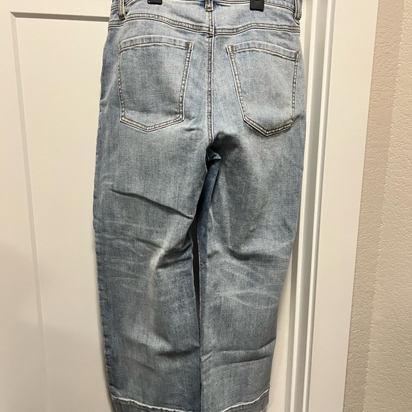 CAbi Palm Beach Crop Jeans - Picture 4 of 4